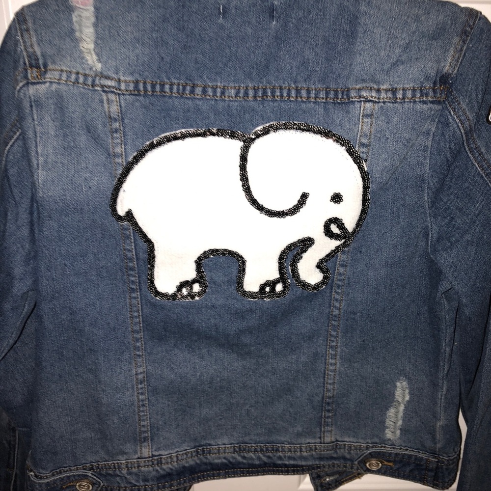 This a ivory Ella women’s jean jacket